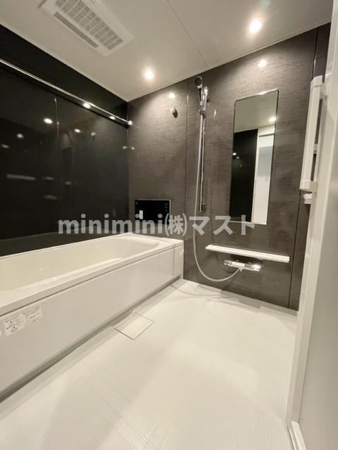 大阪市中央区北新町の賃貸マンションの浴室