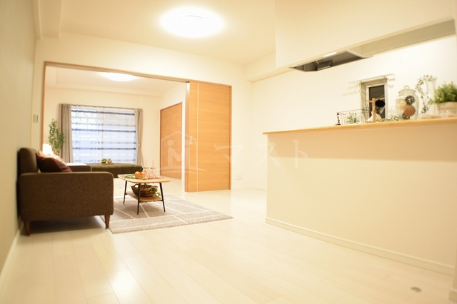 大阪市中央区南船場１丁目の賃貸マンションの居間・リビング