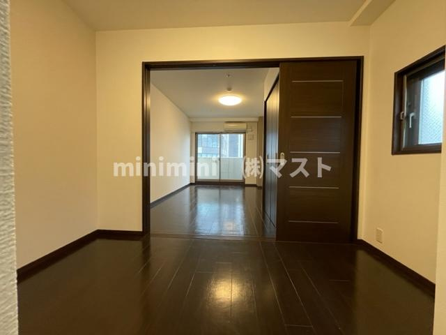 大阪市中央区南本町２丁目の賃貸マンションの居間・リビング