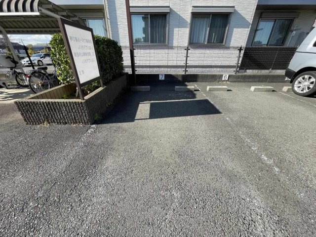 サンヒルズの駐車場