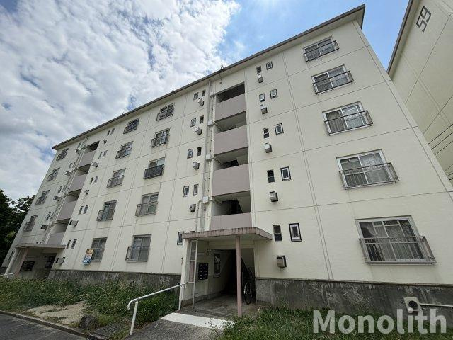 鶴山台59号棟の外観