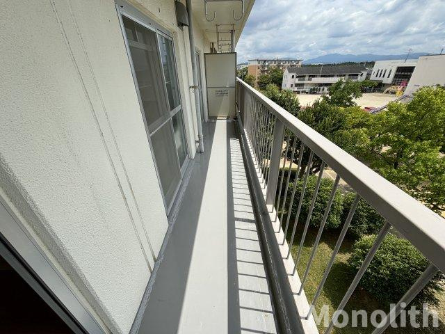 鶴山台59号棟のバルコニー