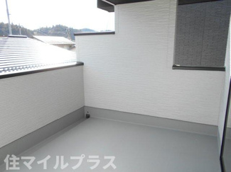 【バルコニー】 | 二本松市油井新築一戸建て2棟 | 外からの目が気にならないバルコニーで洗濯物が干せます