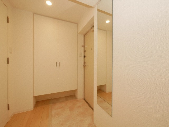 SERENiTE本町refletの玄関|SERENiTE本町reflet（セレニテ本町ルフレ）　広い玄関
