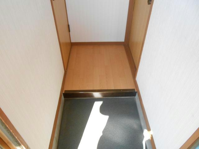 ハイツ５５の玄関