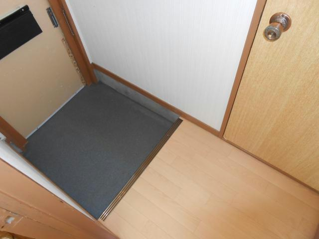 ハイツ５５の玄関