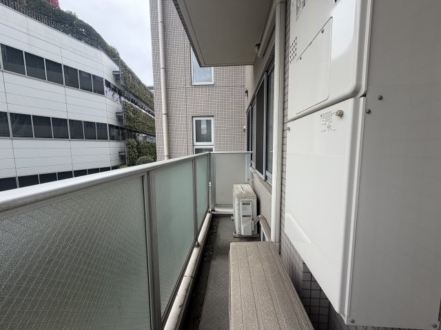 ヴェーゼント芝の杜ヒルトップのバルコニー