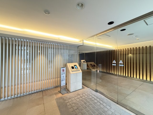 ヴェーゼント芝の杜ヒルトップのエントランス