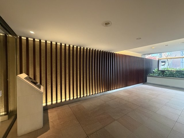 ヴェーゼント芝の杜ヒルトップのエントランス