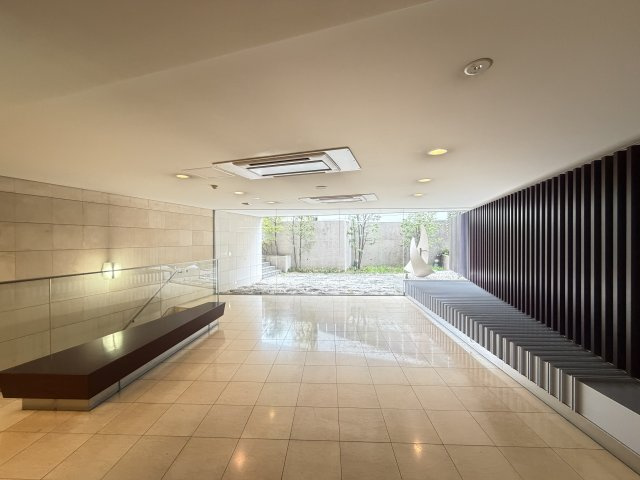 ヴェーゼント芝の杜ヒルトップのロビー