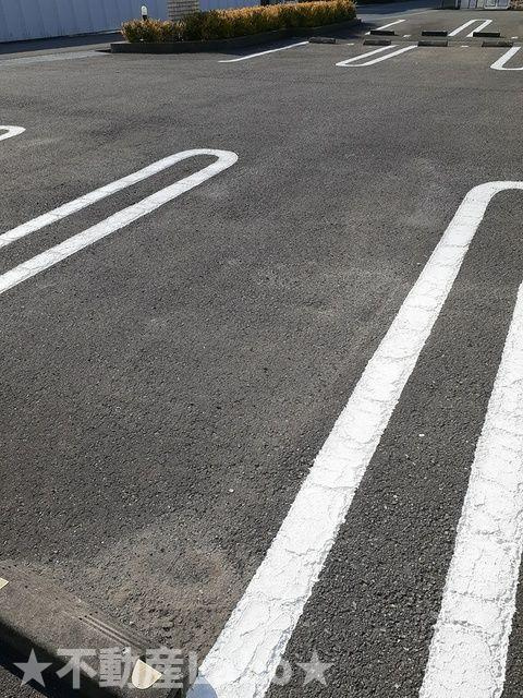 カーサフォレスタの駐車場