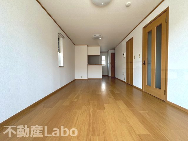ネムス Cの居間・リビング