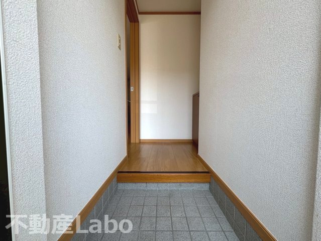 ネムス Cの玄関
