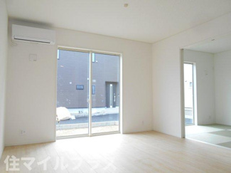 【居間・リビング】 | 二本松市郭内2丁目新築一戸建て6棟 | ゆったりとした居間です