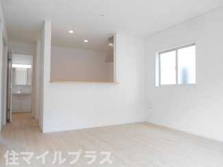 【居間・リビング】 | 二本松市郭内2丁目新築一戸建て6棟 | おしゃれな居間です