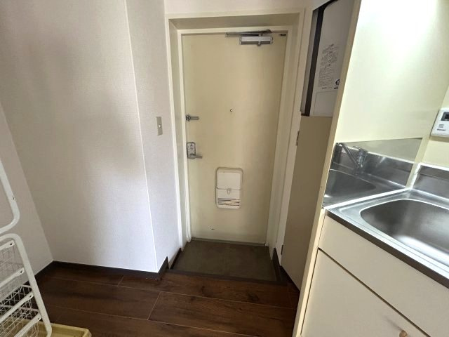 クリフサイド西岡本の玄関