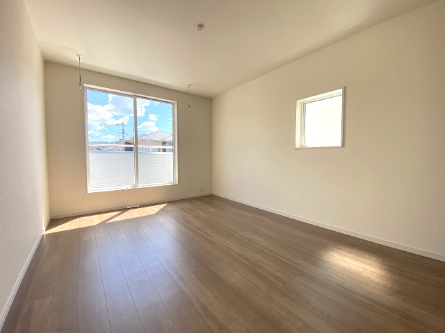 【寝室】 | 福岡市東区舞松原5丁目　2号棟（全2棟）【仲介手数料無料・0円】 | 施工例。施工例は完成時と異なる場合があります。