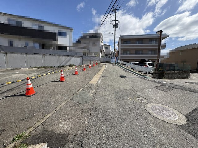 【その他】 | 福岡市東区舞松原5丁目　2号棟（全2棟）【仲介手数料無料・0円】 | 現地写真。前面道路です。