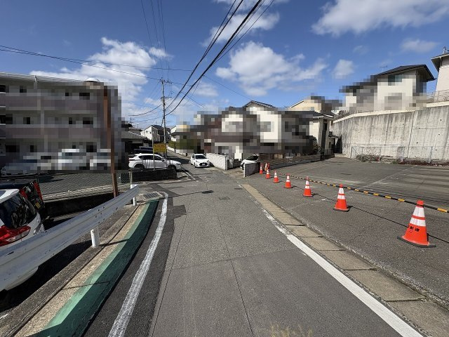 【その他】 | 福岡市東区舞松原5丁目　2号棟（全2棟）【仲介手数料無料・0円】 | 現地写真。前面道路です。