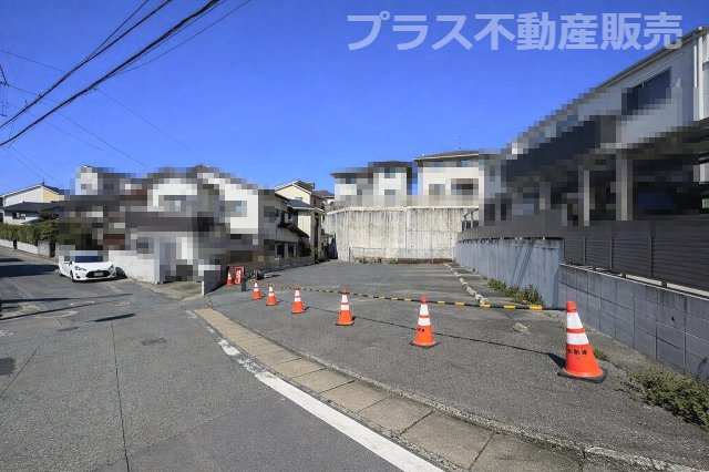 【外観】 | 福岡市東区舞松原5丁目　2号棟（全2棟）【仲介手数料無料・0円】 | 現地写真。プラス不動産販売なら、現場の全ての棟をまとめてご見学頂けます。
