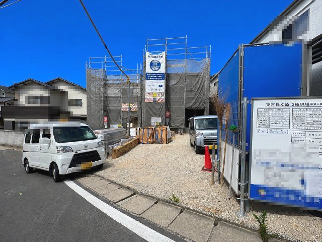 【外観】 | 福岡市東区舞松原5丁目　2号棟（全2棟）【仲介手数料無料・0円】 | 現地写真。プラス不動産販売なら、現場の全ての棟をまとめてご見学頂けます。