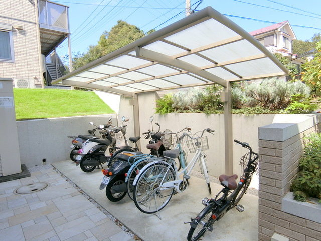 モレスコルSのその他共用部分|★屋根付き駐輪場、バイク置けます♪