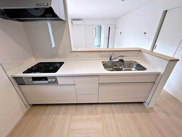 新築戸建・新築建売　二本松市郭内第5　二本松北小・二本松第一中のキッチン|キッチンはカウンターになっているのでリビング全体を見渡すことができます！