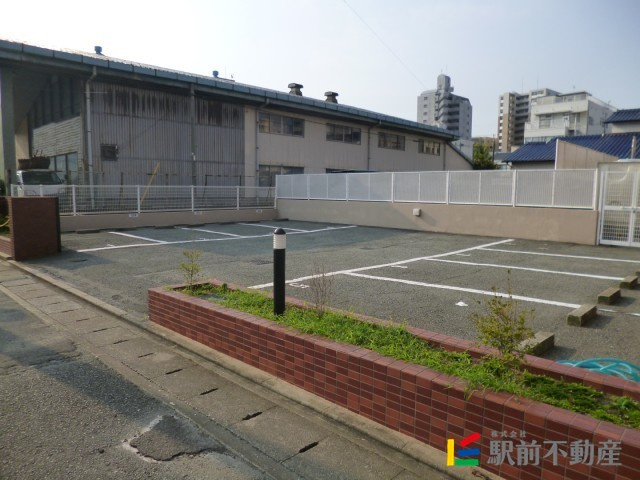 ロマネスク通町の駐車場