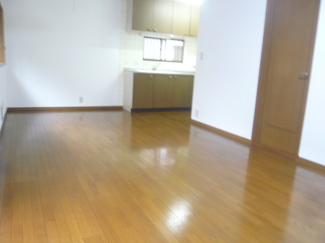 清水町戸建の居間・リビング