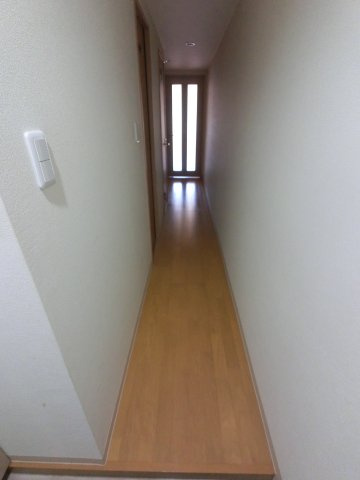 レオ伍拾番館の玄関