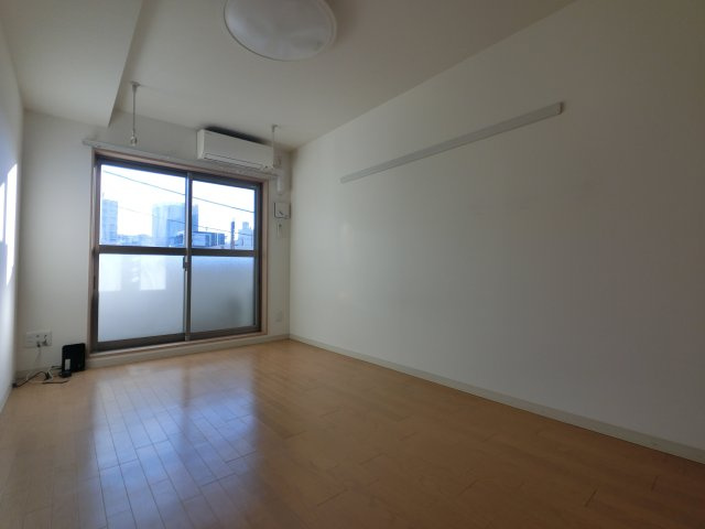 レオ伍拾番館の居間・リビング