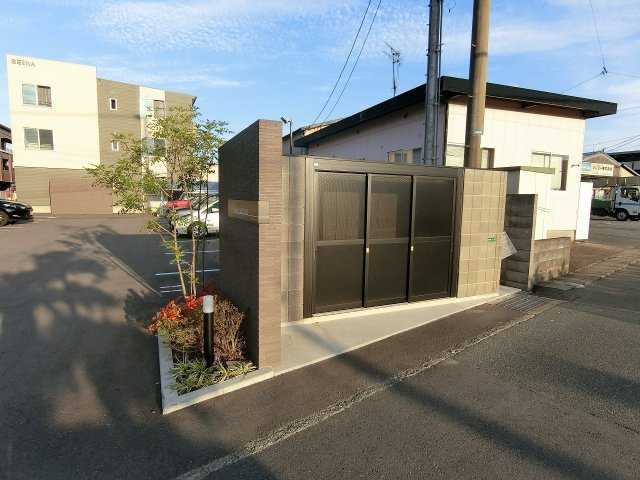 エクセラン朝妻のその他共用部分|敷地内にゴミ置き場があります
