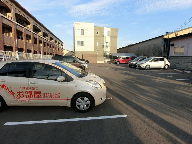 エクセラン朝妻の駐車場|駐車スペースもあります