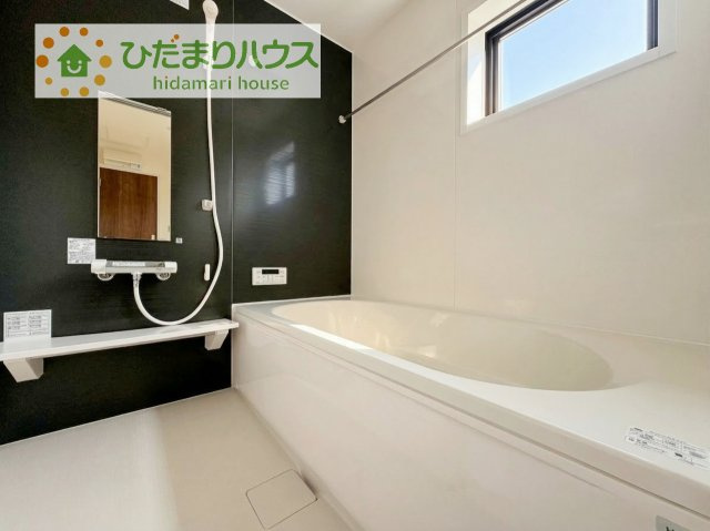 【浴室】 | かすみがうら市下稲吉2期　新築戸建　5号棟 | 大人が足を伸ばしても十分な広さ！一人でゆっくりくつろぐ時間も大切です！
