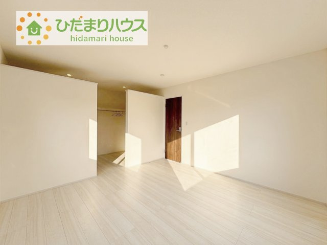 【寝室】 | かすみがうら市下稲吉2期　新築戸建　5号棟 | ゆとりのある主寝室！ご家族全員で寝れちゃいます♪