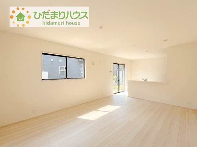 【居間・リビング】 | かすみがうら市下稲吉2期　新築戸建　5号棟 | 早くお仕事終わらせて、家に帰りたくなるようなリビングです(^^♪