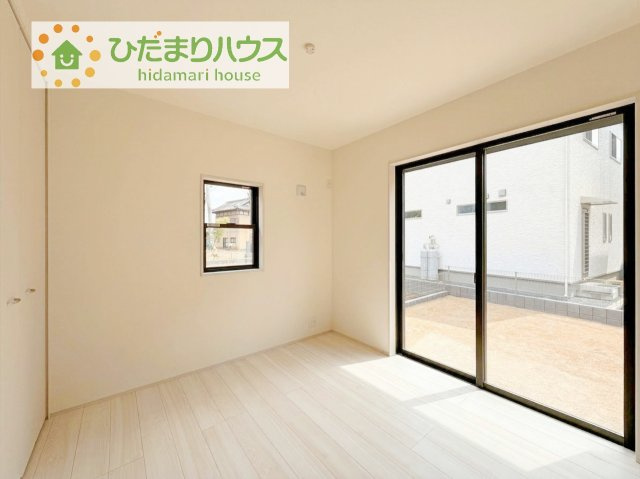 【洋室】 | かすみがうら市下稲吉2期　新築戸建　5号棟 | お掃除しやすく、清潔感を保てるのでダニも発生しにくいフローリング♪
