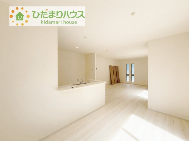 【居間・リビング】 | かすみがうら市下稲吉2期　新築戸建　6号棟 | 早くお仕事終わらせて、家に帰りたくなるようなリビングです(^^♪