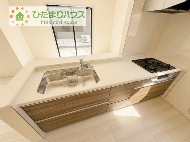 【キッチン】 | かすみがうら市下稲吉2期　新築戸建　6号棟 | 3口コンロでお料理する時間も短くなりそうですね(*‘∀‘)