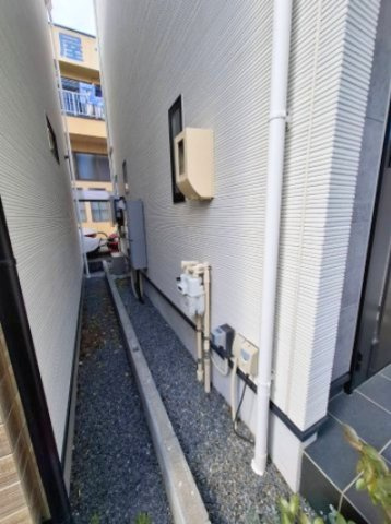 売中古戸建　静岡市葵区千代田７丁目のその他|建物の間に空間があり風の通り道ができ、湿気が溜まりにくくなるため、快適な住環境を維持しやすくなります