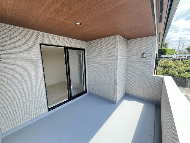 【バルコニー】 | 福岡市東区美和台5丁目2期　1号棟（全3棟）【仲介手数料無料・0円】 | 施工例。施工例は完成時と異なる場合があります。