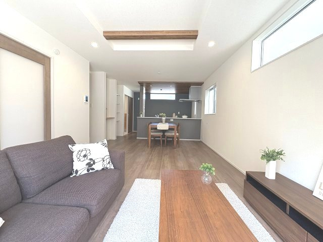 【玄関】 | 福岡市東区美和台5丁目2期　1号棟（全3棟）【仲介手数料無料・0円】 | 施工例。リビングです。施工例は完成時と異なる場合があります。