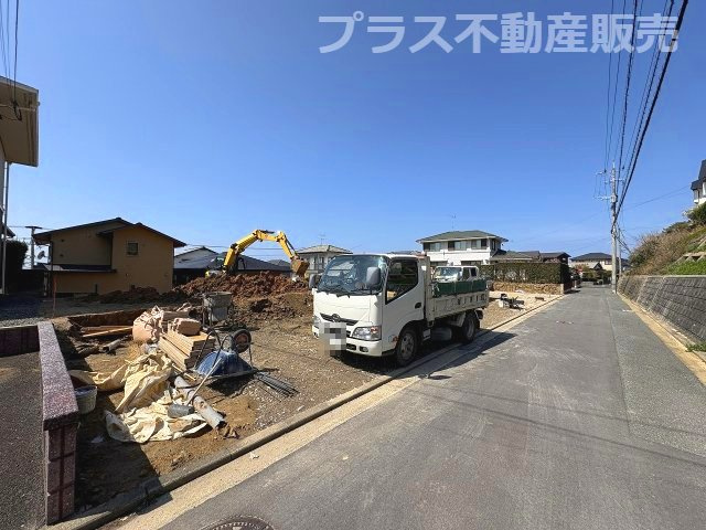 【外観】 | 福岡市東区美和台5丁目2期　1号棟（全3棟）【仲介手数料無料・0円】 | 現地写真。プラス不動産販売なら、現場の全ての棟をまとめてご見学頂けます。