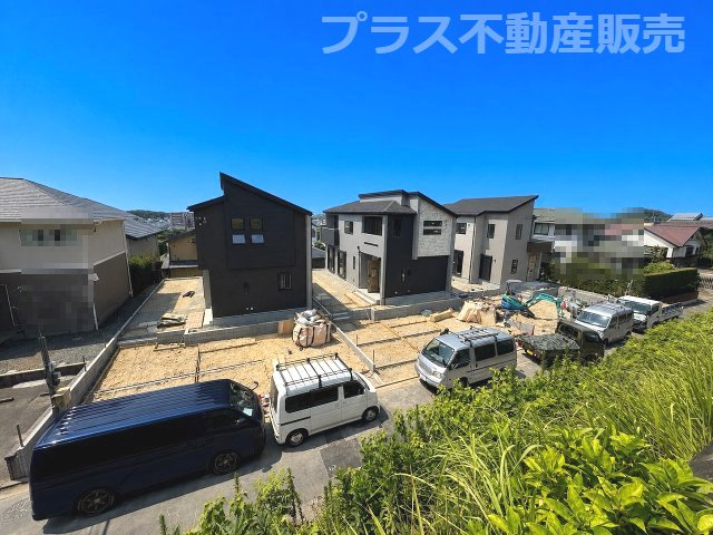 【外観】 | 福岡市東区美和台5丁目2期　1号棟（全3棟）【仲介手数料無料・0円】 | 現地写真。プラス不動産販売なら、現場の全ての棟をまとめてご見学頂けます。