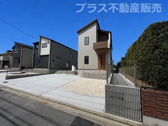 【外観】 | 福岡市東区美和台5丁目2期　1号棟（全3棟）【仲介手数料無料・0円】 | 現地写真。プラス不動産販売なら、現場の全ての棟をまとめてご見学頂けます。