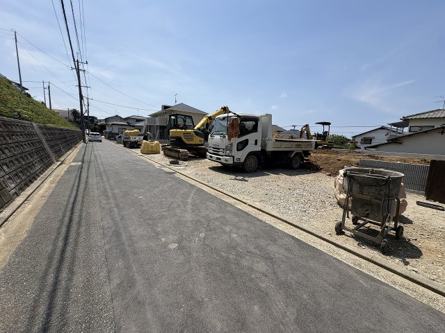 【その他】 | 福岡市東区美和台5丁目2期　2号棟（全3棟）【仲介手数料無料・0円】 | 現地写真。前面道路です。
