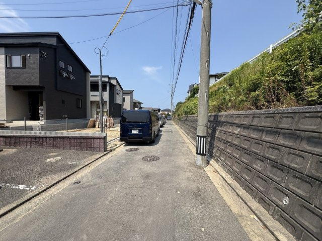 【その他】 | 福岡市東区美和台5丁目2期　2号棟（全3棟）【仲介手数料無料・0円】 | 現地写真。前面道路です。