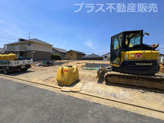 【外観】 | 福岡市東区美和台5丁目2期　2号棟（全3棟）【仲介手数料無料・0円】 | 現地写真。プラス不動産販売なら、現場の全ての棟をまとめてご見学頂けます。