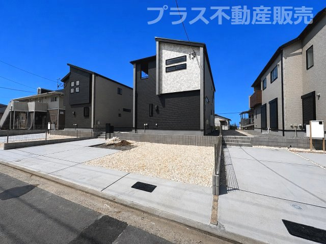 【外観】 | 福岡市東区美和台5丁目2期　2号棟（全3棟）【仲介手数料無料・0円】 | 現地写真。プラス不動産販売なら、現場の全ての棟をまとめてご見学頂けます。