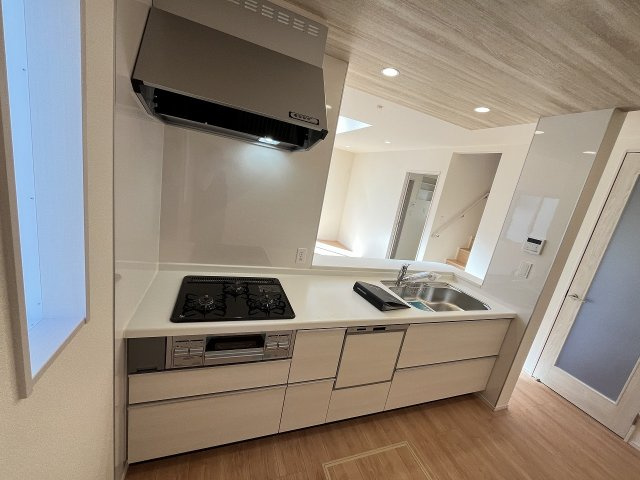 【キッチン】 | 福岡市東区美和台5丁目2期　3号棟（全3棟）【仲介手数料無料・0円】 | 施工例。施工例は完成時と異なる場合があります。
